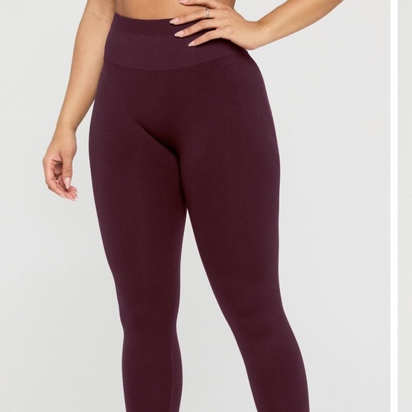 NWT Fabletics Seamless Scrunch High-Waisted Legging Oxblood S S92 - Picture 3 of 6